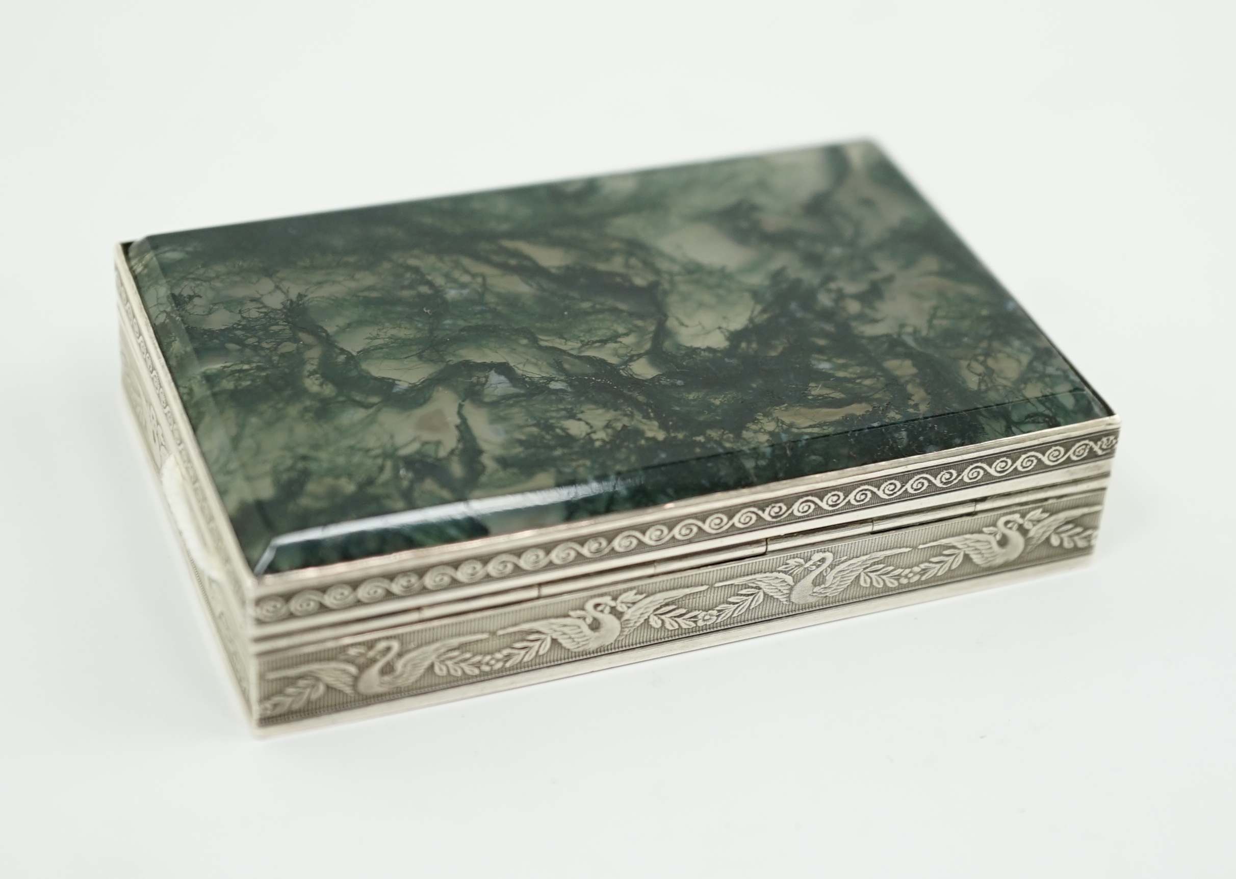 A late 19th/early 20th century Swiss? 935 standard silver snuff box, with moss agate inset cover